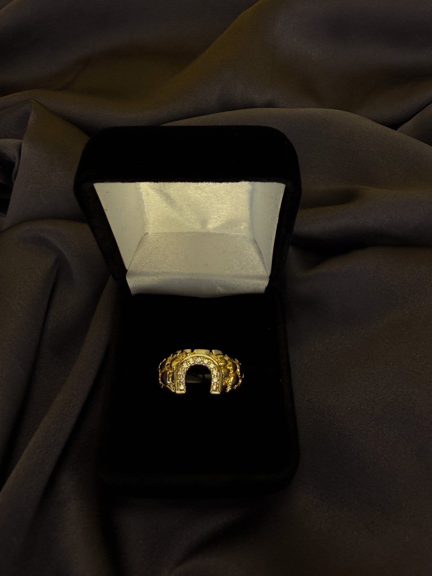 Luxenor Horseshoe Nugget Ring