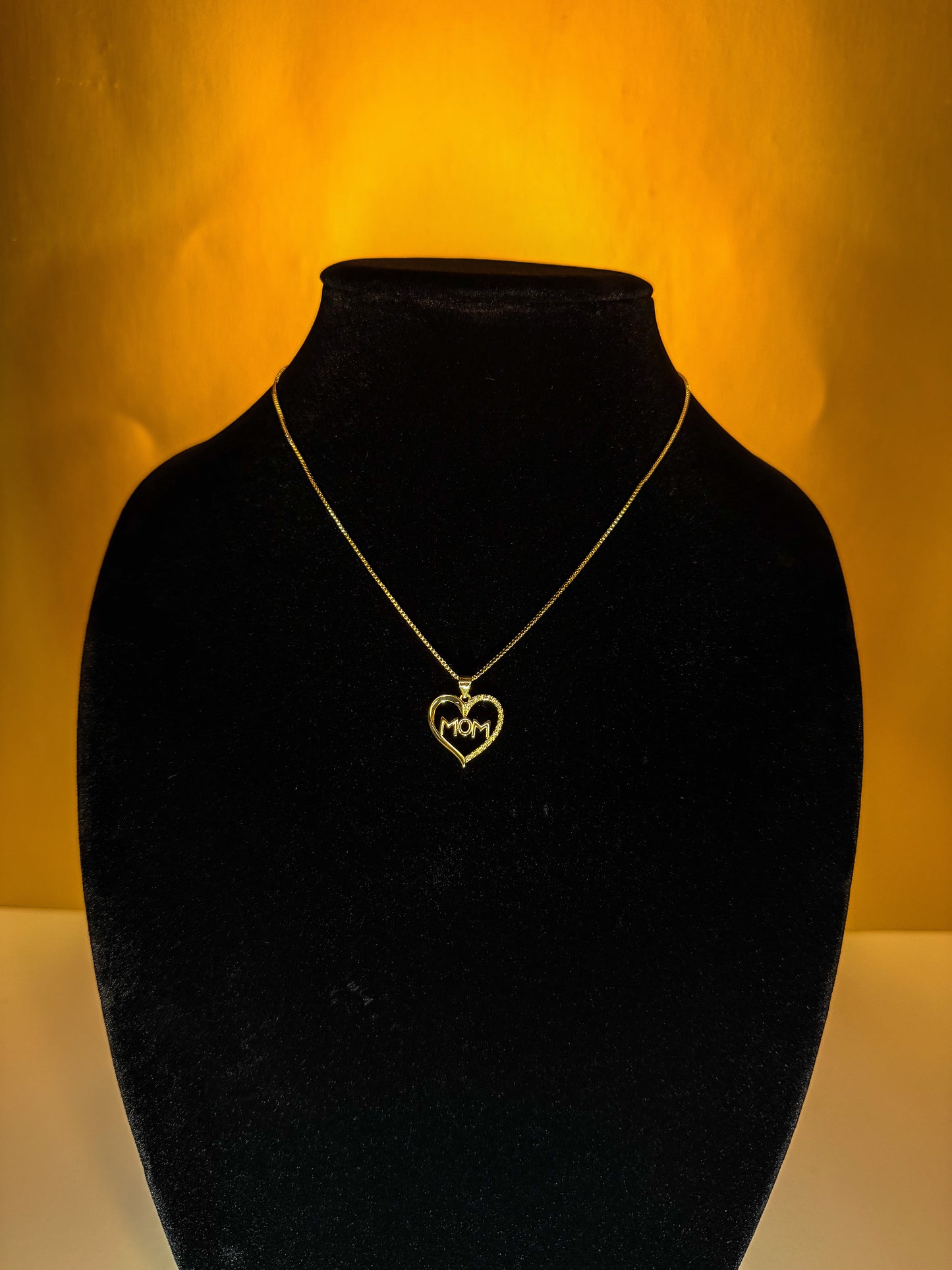 Luxenor “Mom Heart” Gold Pendant Necklace 18” 14k gold plated/ Sterling Silver