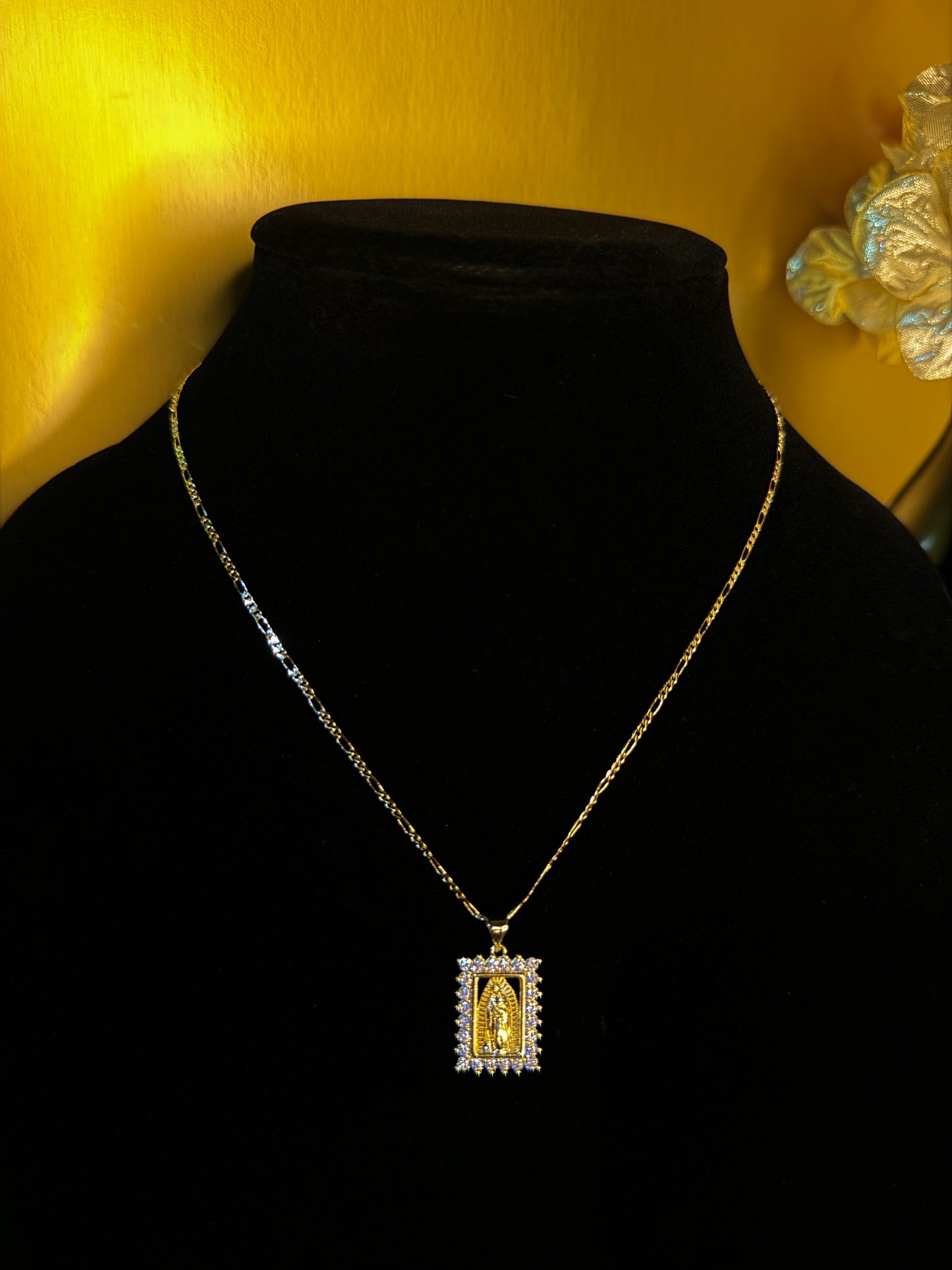 Luxenor Guadalupe Royale Pendant Necklace 18”
