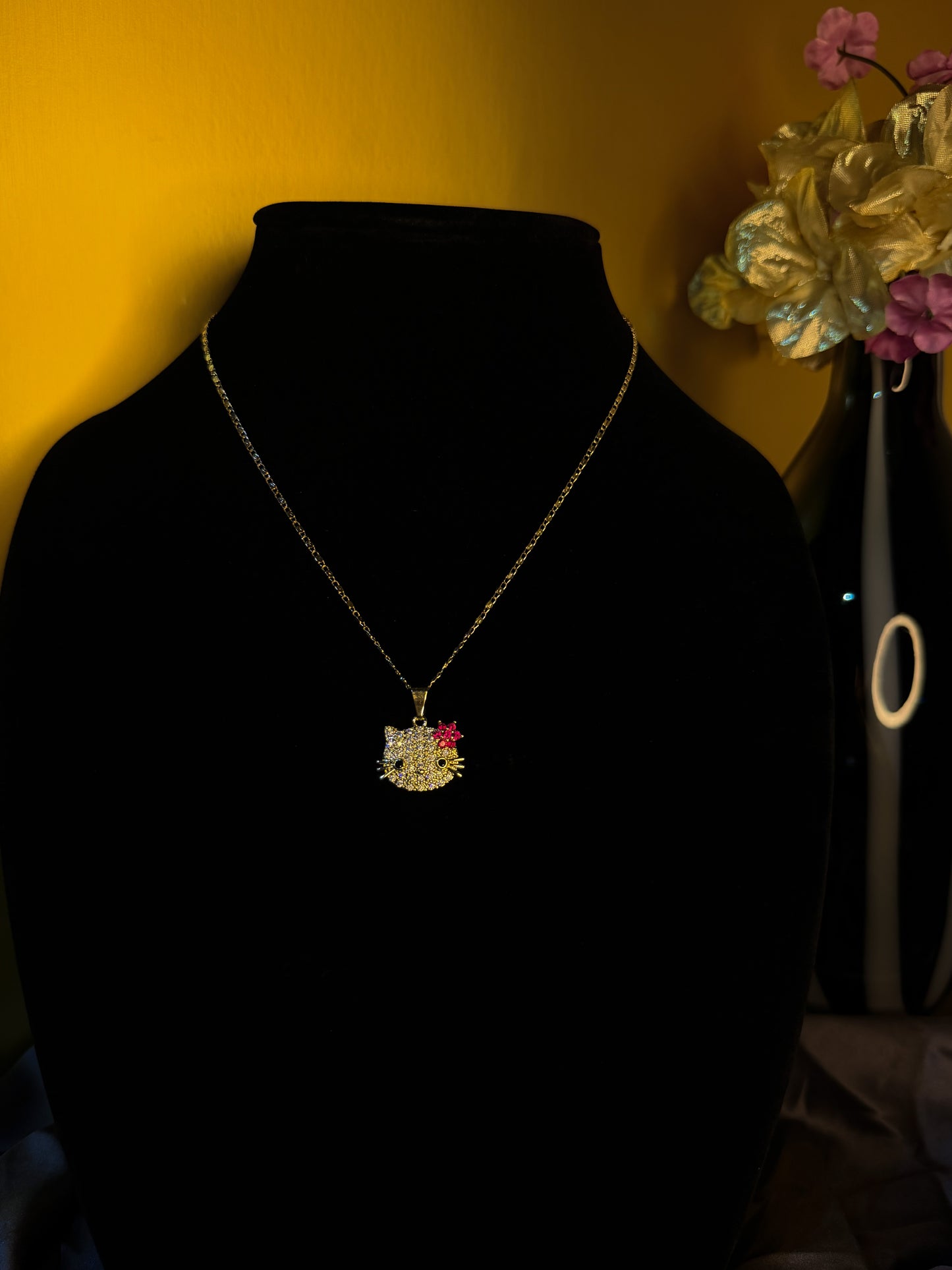 Luxenor Crystal Hello Kitty Necklace 18”