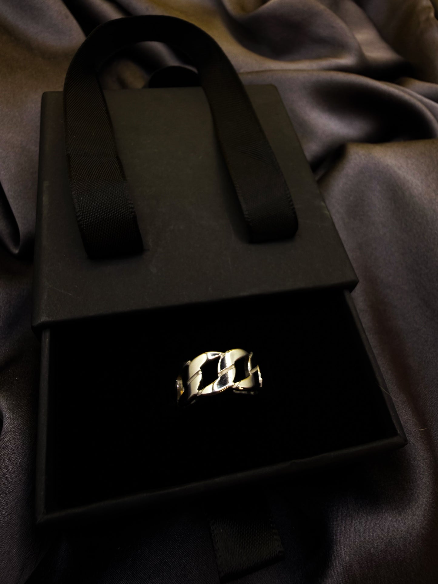Luxenor Unity Band Ring